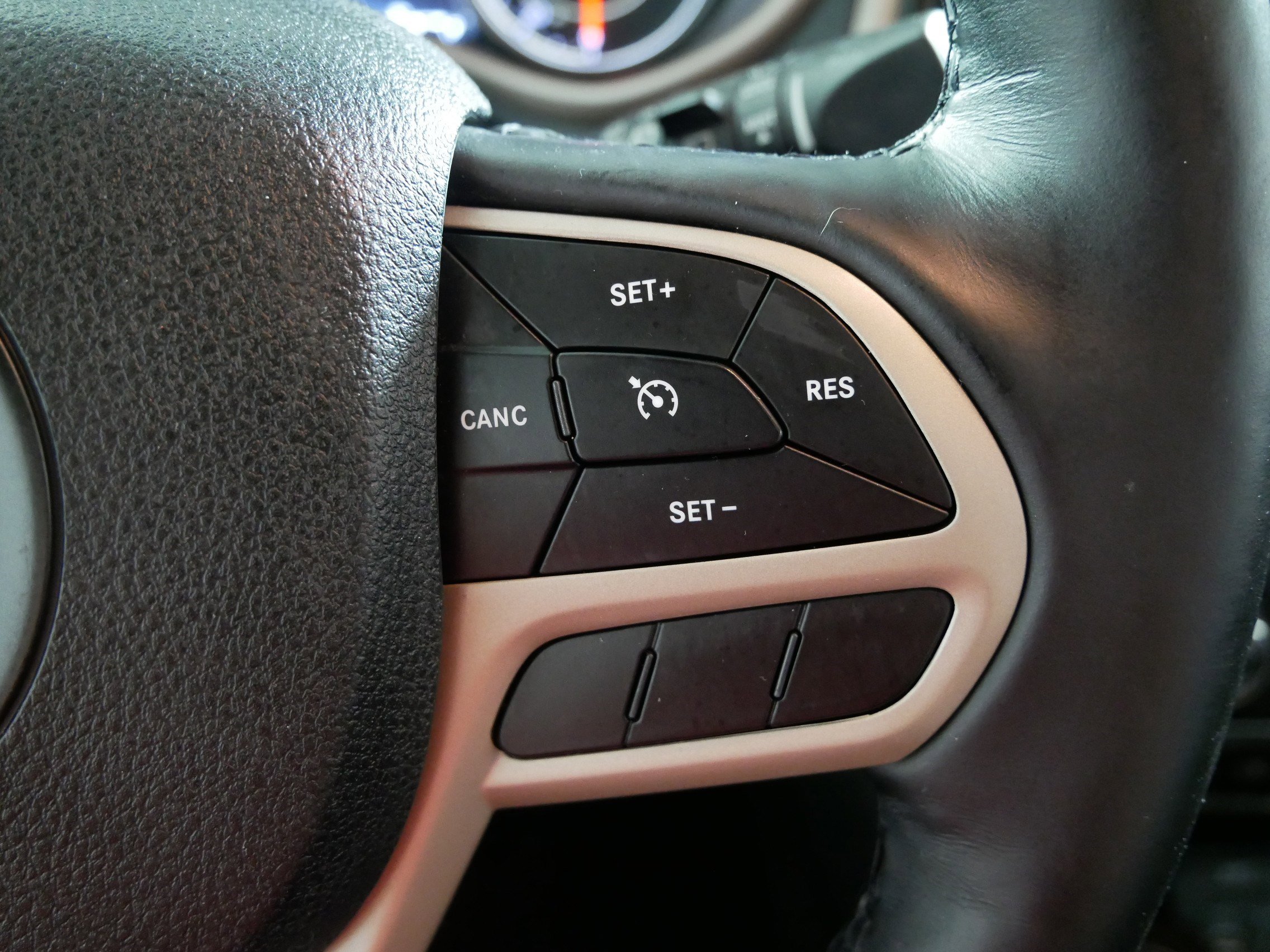 Used 2018 Jeep Cherokee Limited image 28