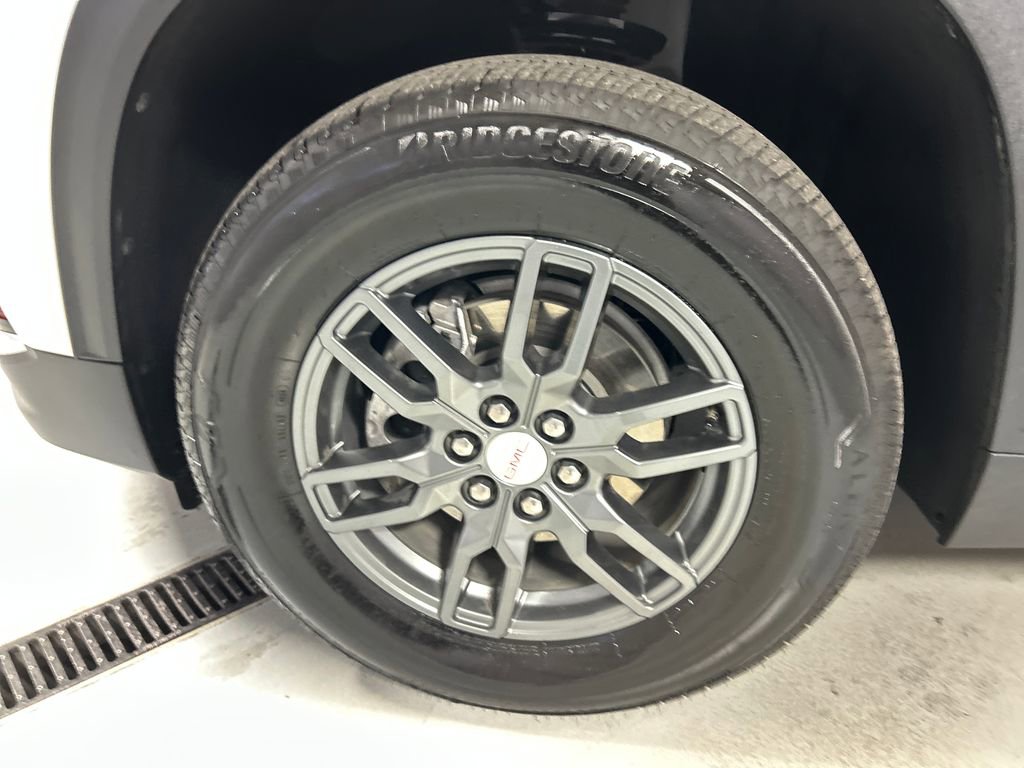 Used 2025 GMC Acadia Elevation image 9