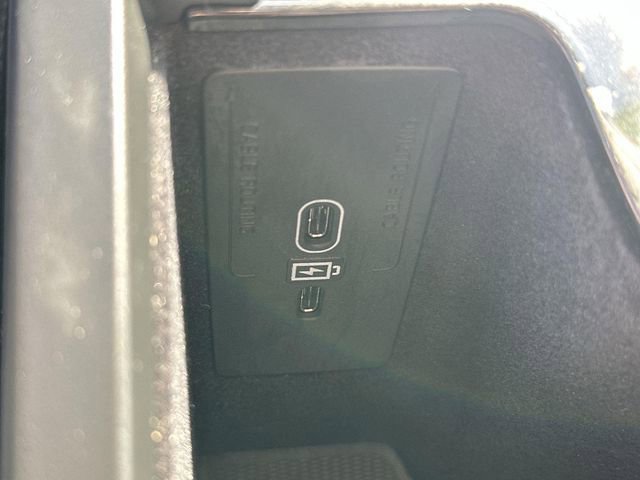 Used 2023 Volvo XC60 B5 Plus image 42