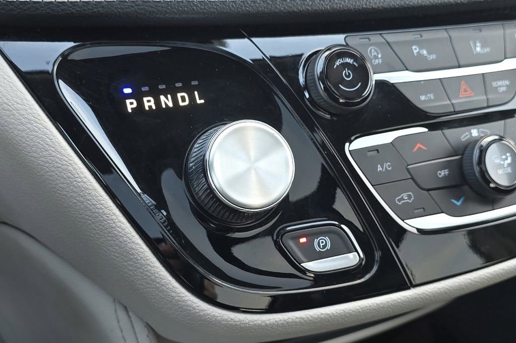 Used 2023 Chrysler Pacifica Limited image 22