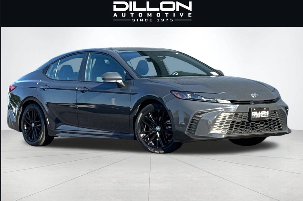 Used 2025 Toyota Camry SE FWD image 2