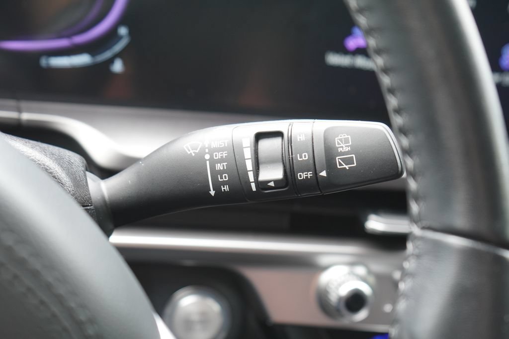Used 2025 Kia Telluride LX FWD image 16