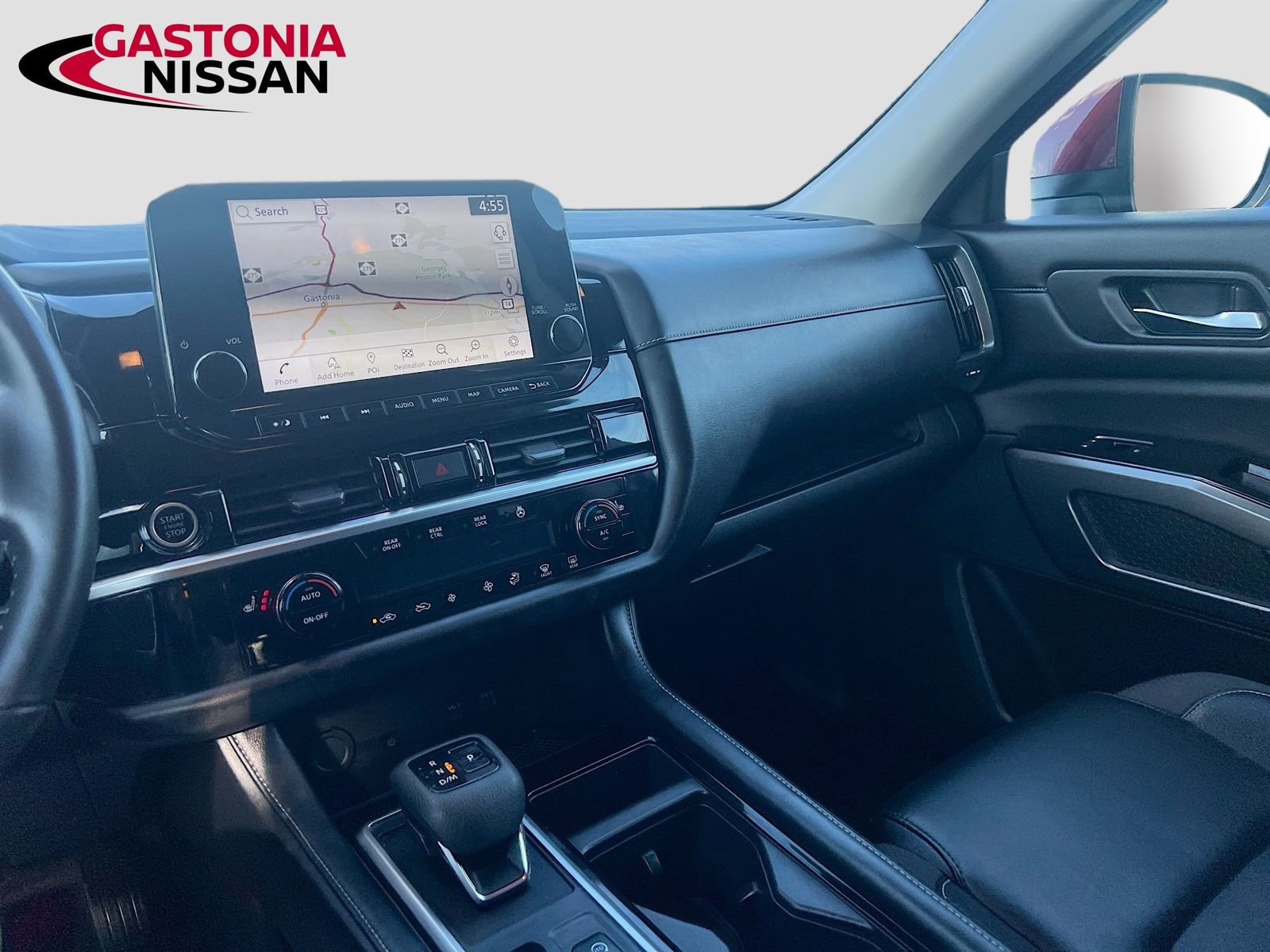 Used 2024 Nissan Pathfinder SL FWD image 32