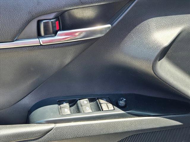 Used 2020 Toyota Camry SE AWD/4WD image 9