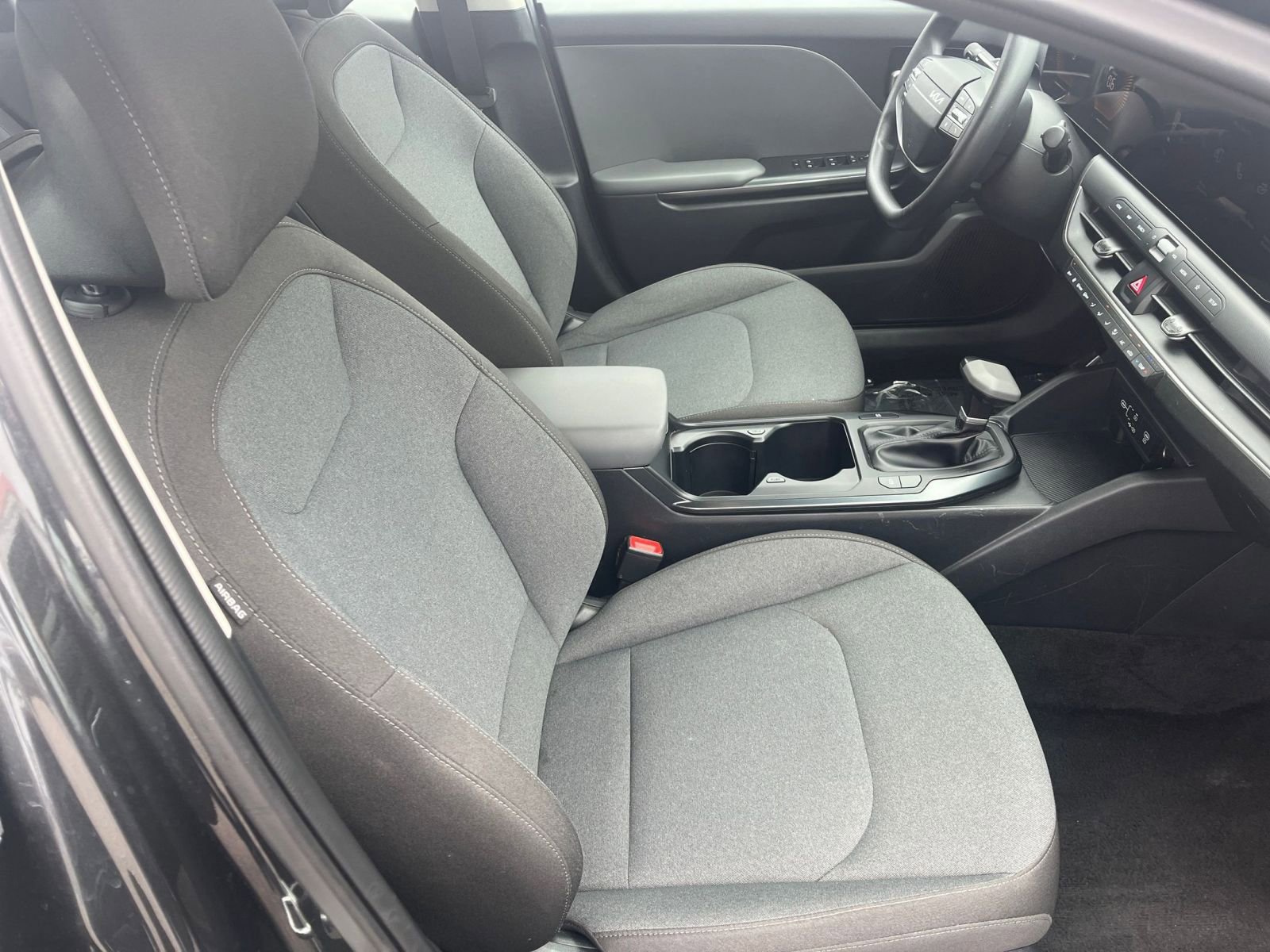 Used 2025 Kia K4 FWD image 35