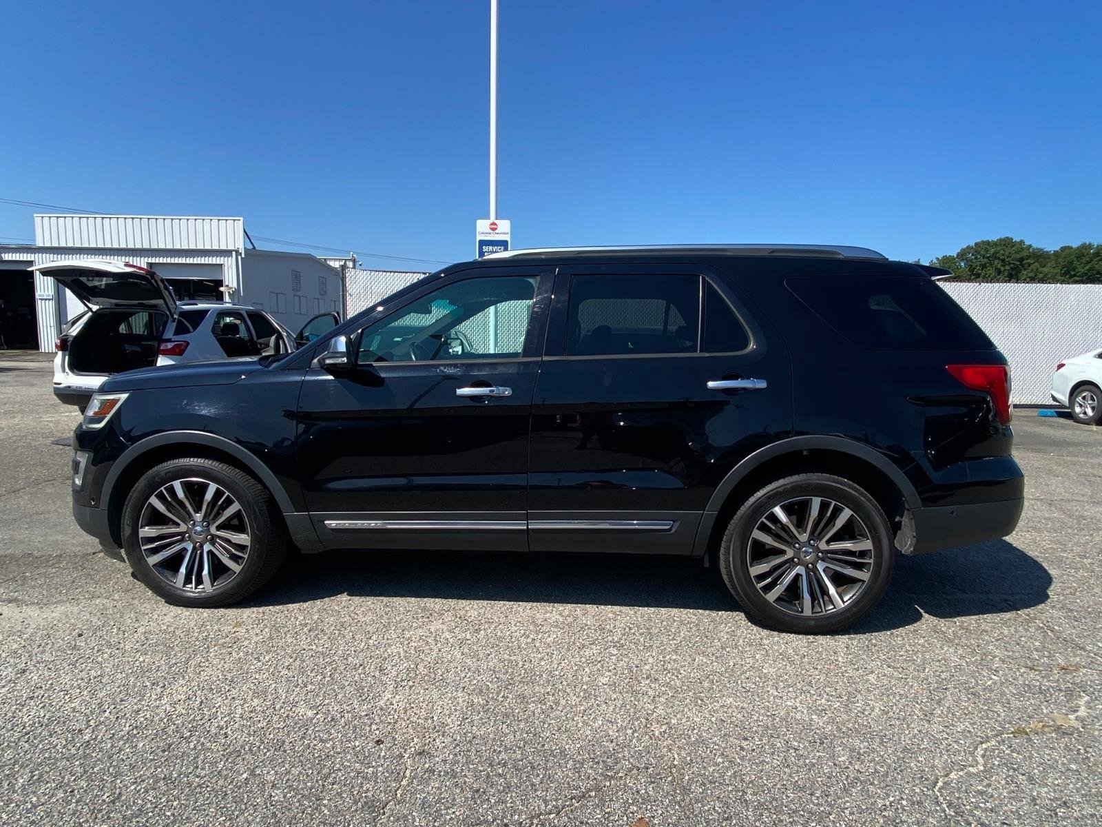 Used 2016 Ford Explorer Platinum AWD/4WD image 3