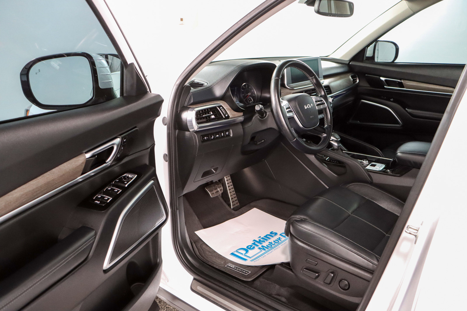 Used 2022 Kia Telluride SX image 3