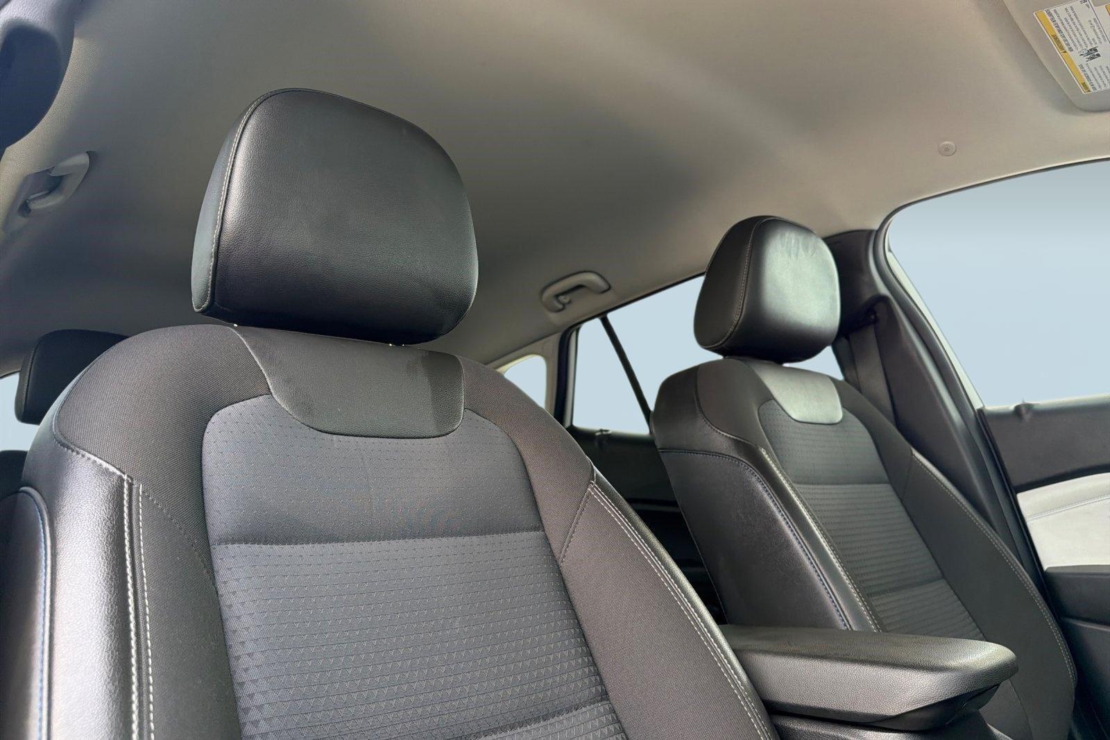 Used 2024 Chevrolet Trax LT FWD image 30