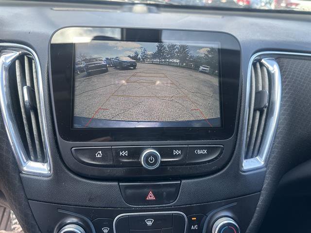 Used 2018 Chevrolet Malibu LT image 20