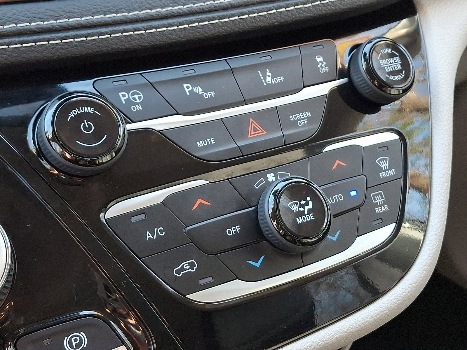 Certified 2023 Chrysler Pacifica Touring-L image 17