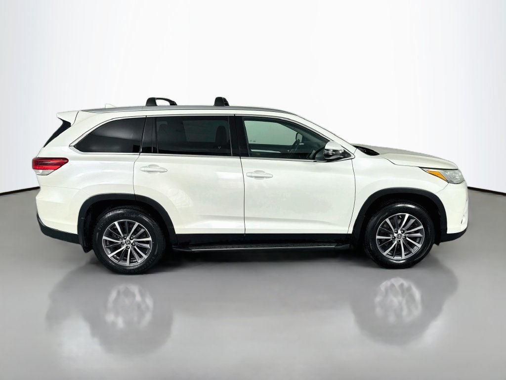 Used 2019 Toyota Highlander XLE AWD/4WD image 8