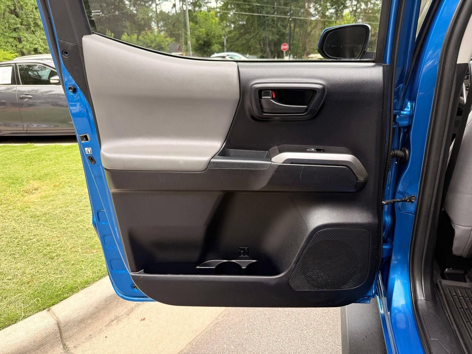 Used 2018 Toyota Tacoma SR5 RWD image 26