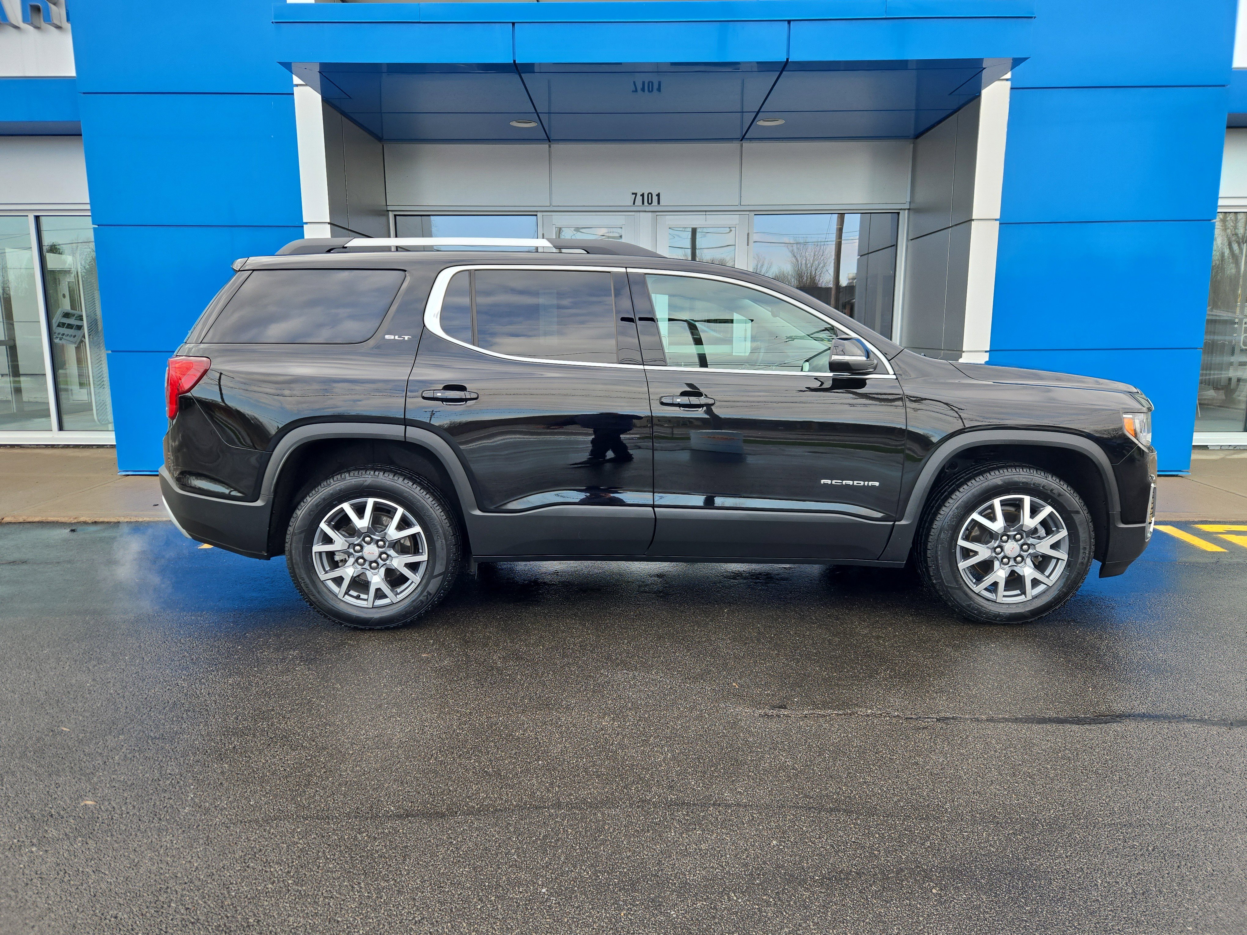 Used 2023 GMC Acadia SLT w/ Preferred Package image 16