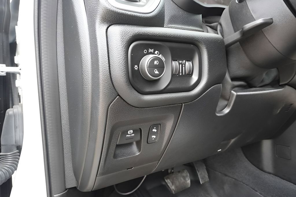 Used 2022 RAM 1500 Laramie AWD/4WD image 11