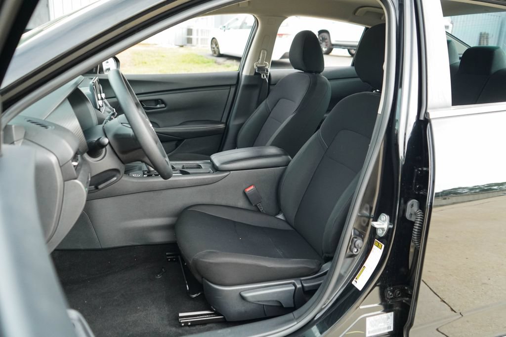 Used 2025 Nissan Sentra S w/ Lighting Package FWD image 7