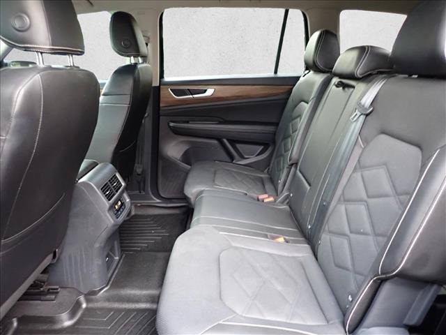 Used 2024 Volkswagen Atlas SE AWD/4WD image 8