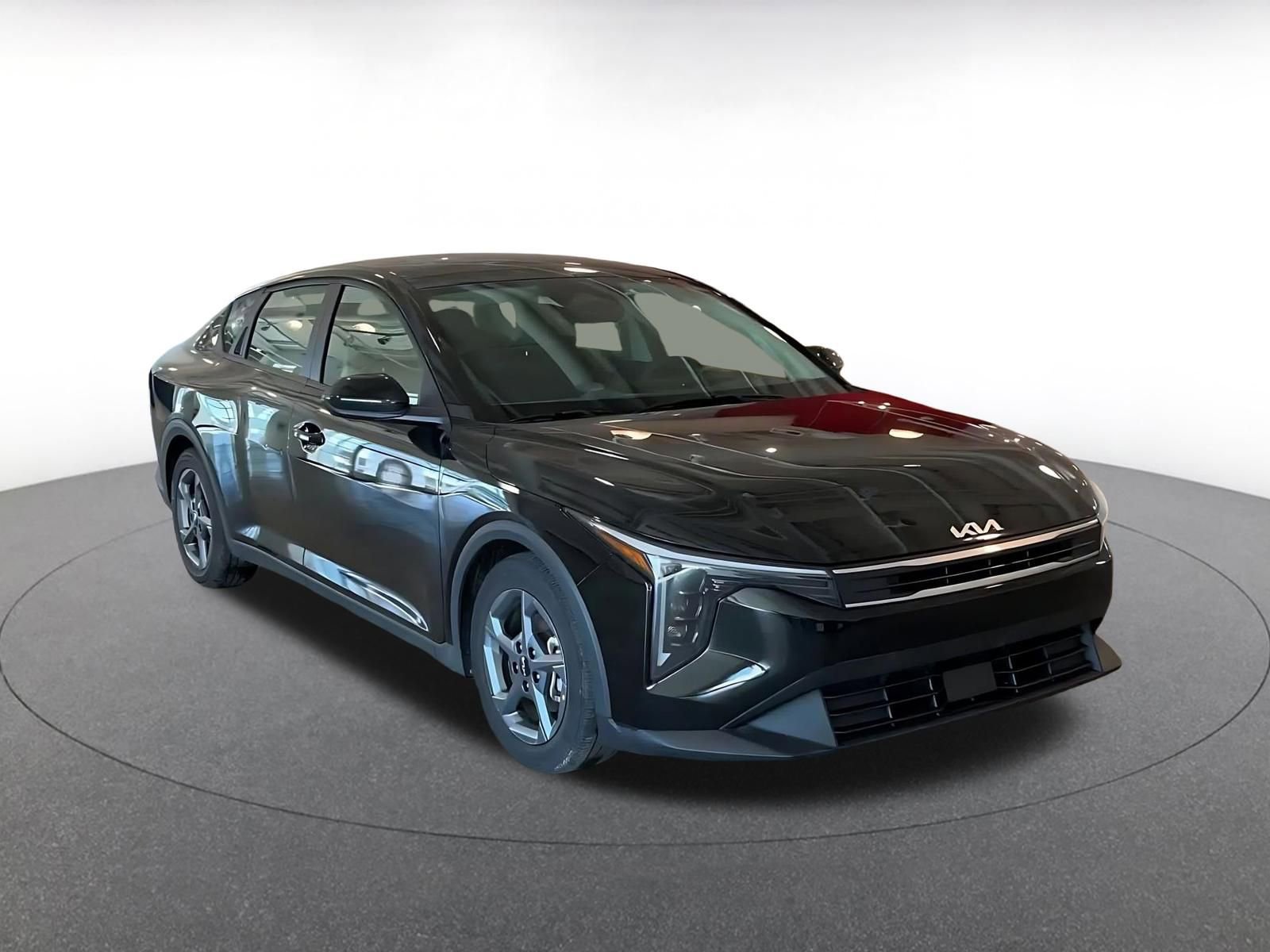 Used 2025 Kia K4 LXS image 3