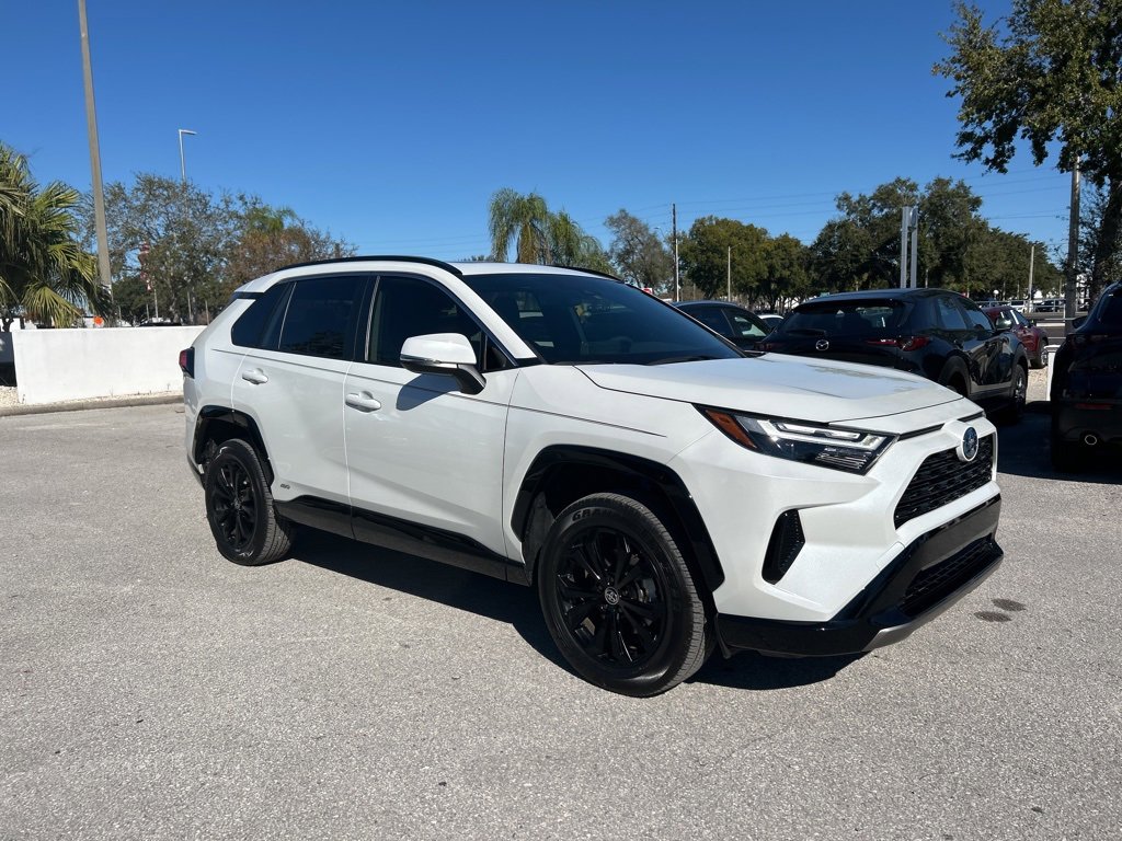 Used 2024 Toyota RAV4 SE image 7