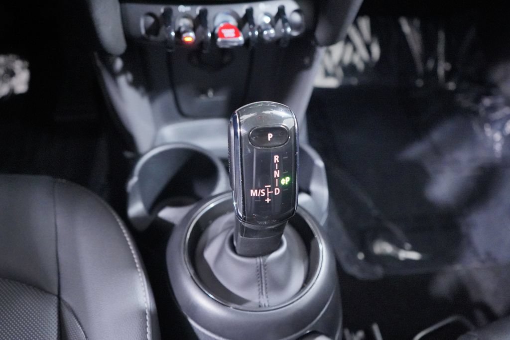 Used 2024 MINI Cooper 2-Door Hardtop FWD image 12
