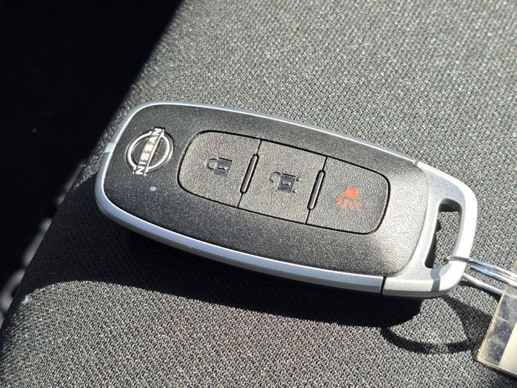 Used 2023 Nissan Rogue S AWD/4WD image 71