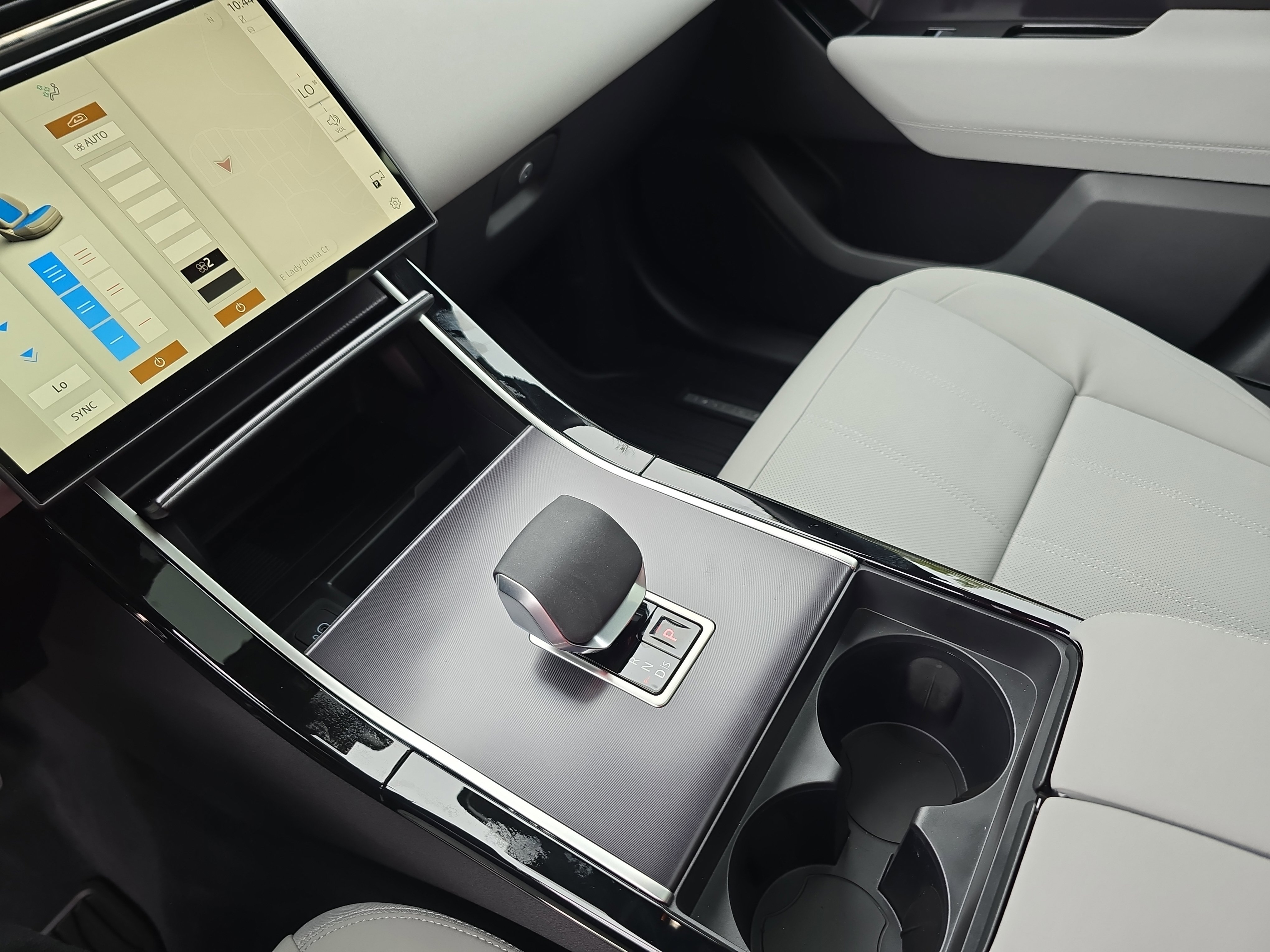 New 2026 Land Rover Range Rover Velar Dynamic SE image 25