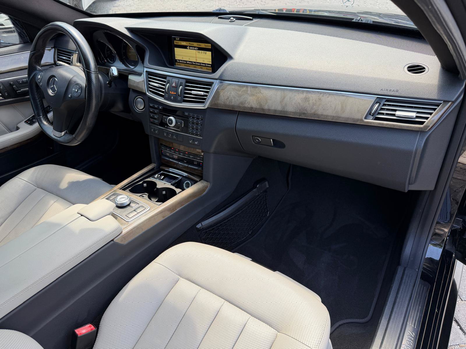 Used 2010 Mercedes-Benz E 550 Sedan image 36