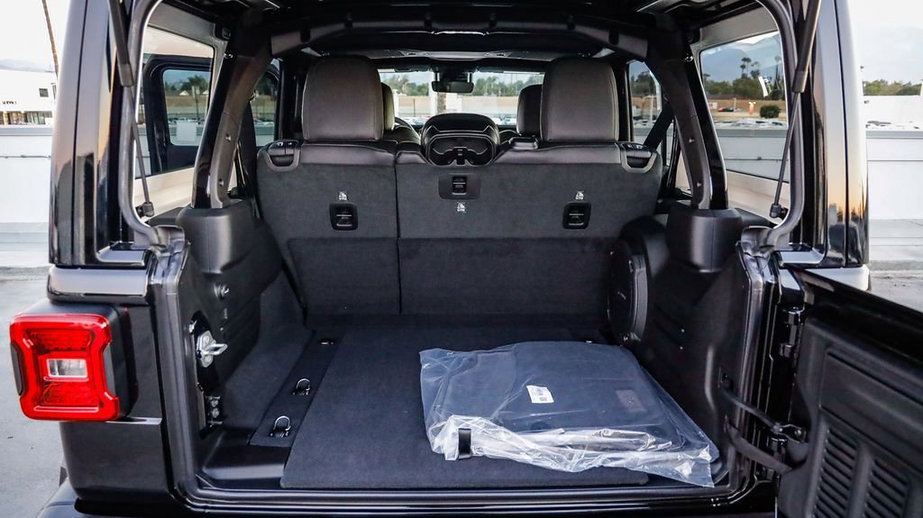 New 2025 Jeep Wrangler Sahara image 27