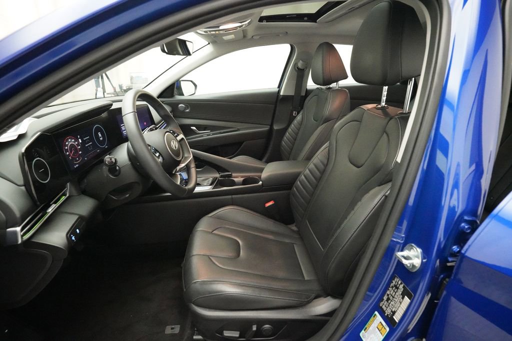 Used 2025 Hyundai Elantra Limited image 7