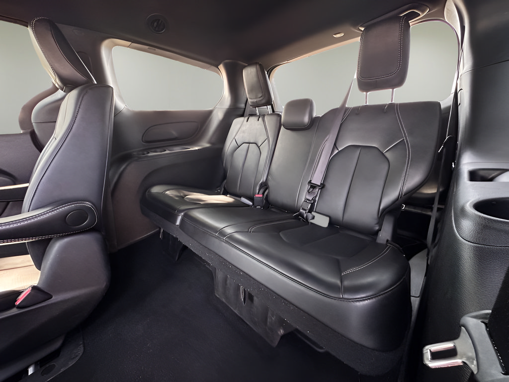 Used 2024 Chrysler Pacifica Limited FWD image 20