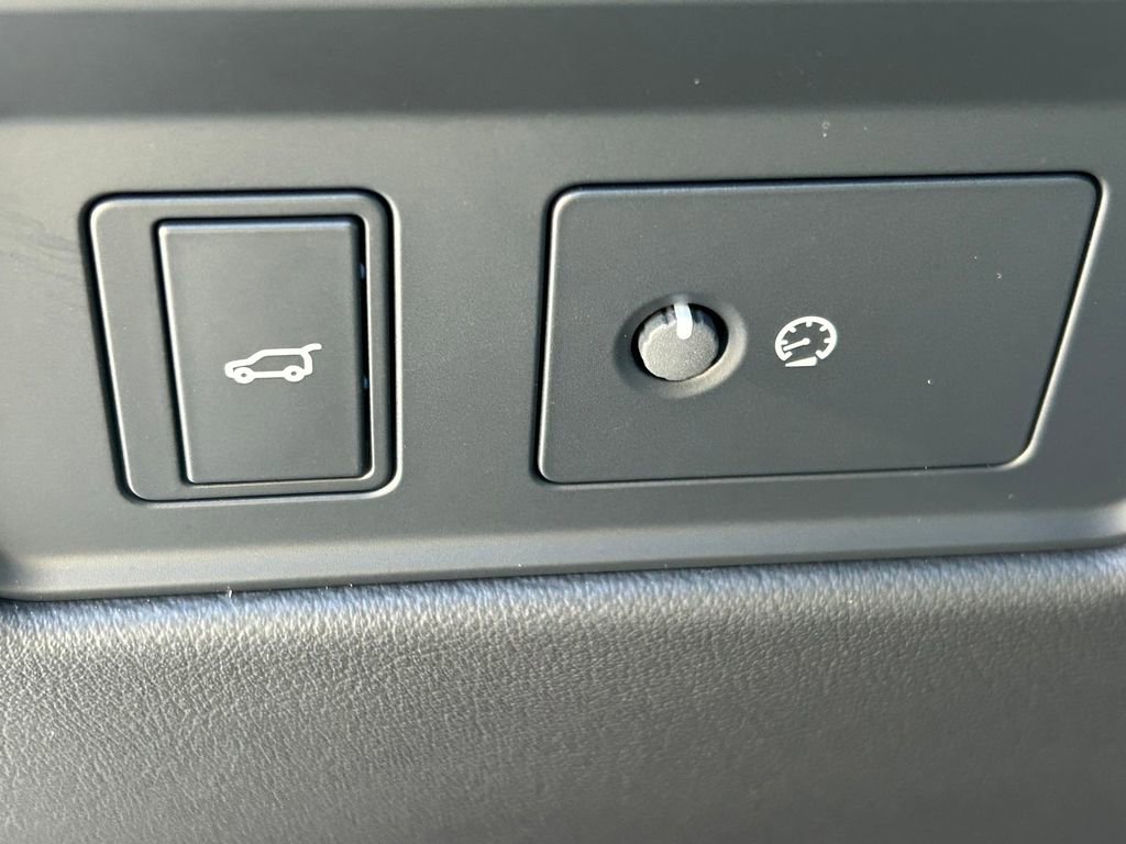 Used 2024 Jaguar F-PACE R-Dynamic S image 30