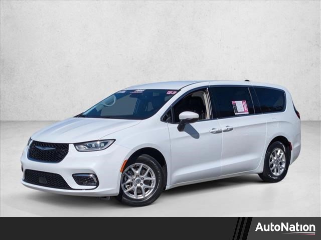 Used 2023 Chrysler Pacifica Touring-L image 1