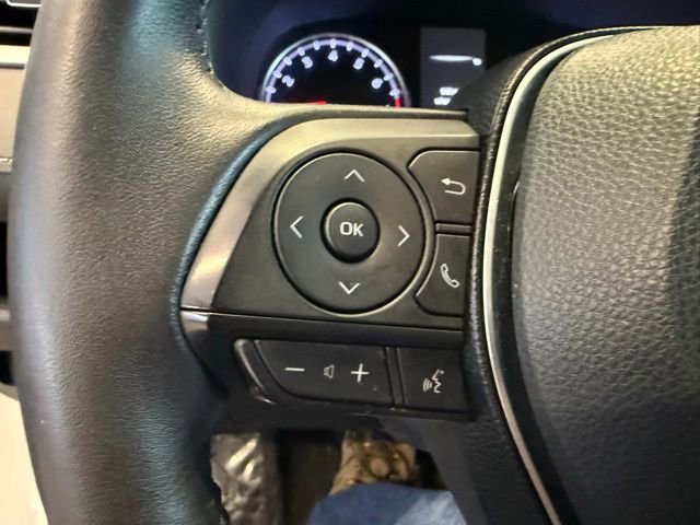 Used 2020 Toyota RAV4 XLE Premium image 17