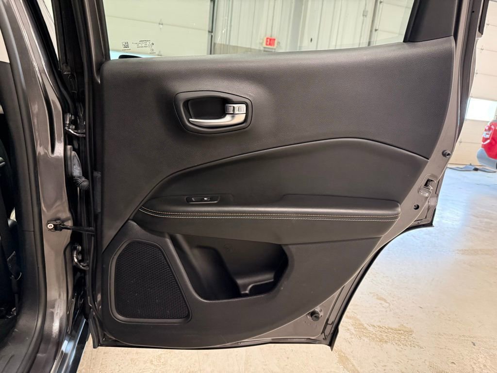 Used 2018 Jeep Compass Latitude w/ Safe & Security Group AWD/4WD image 17