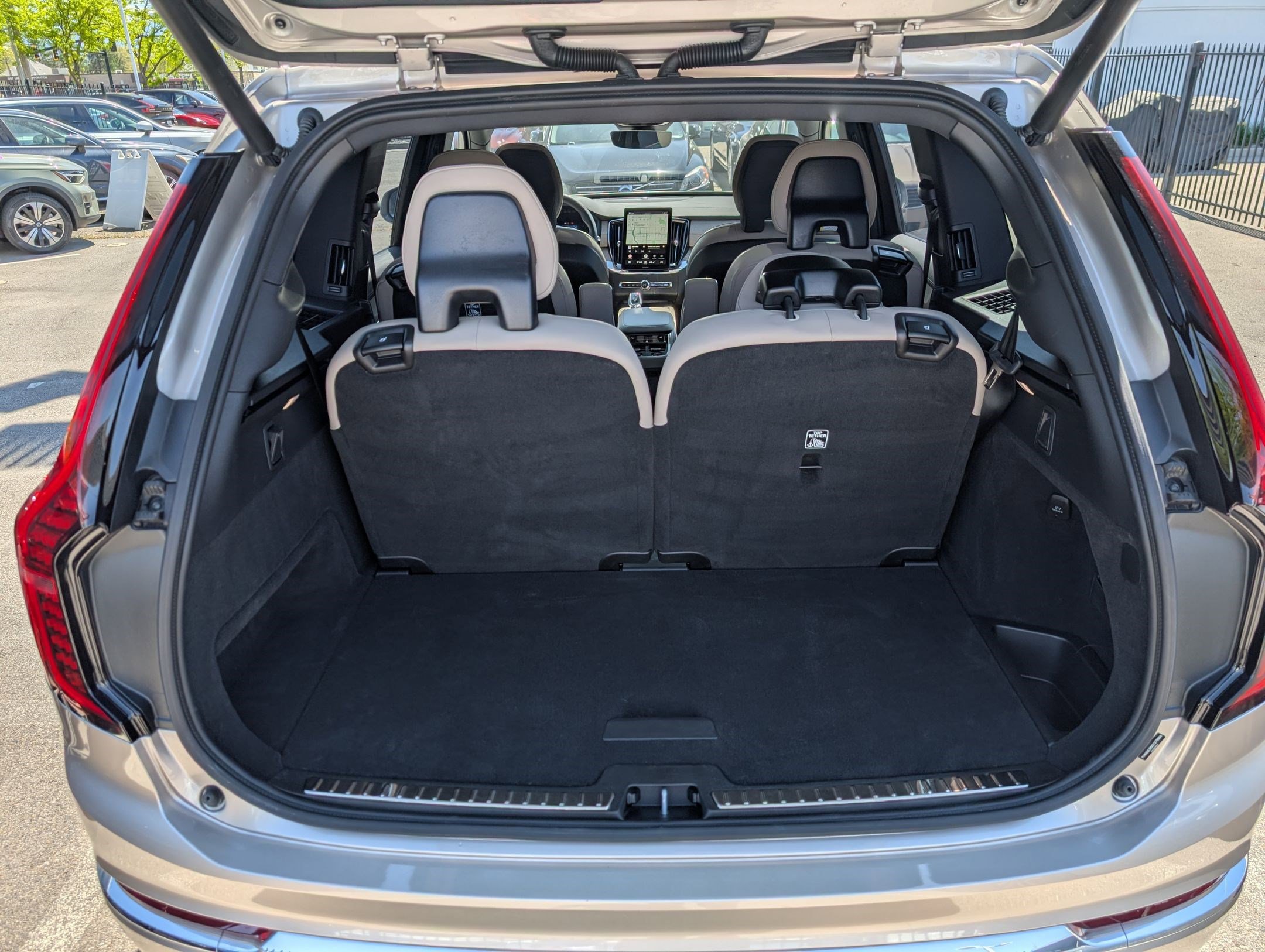 Used 2025 Volvo XC90 T8 Plus AWD/4WD image 29