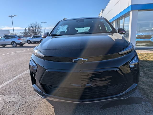 Used 2023 Chevrolet Bolt EUV Premier w/ Sun & Sound Package image 2
