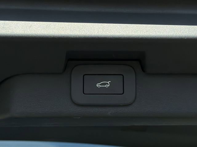 Used 2024 Land Rover Discovery S AWD/4WD image 40