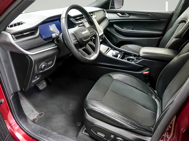 Used 2023 Jeep Grand Cherokee L Laredo AWD/4WD image 10