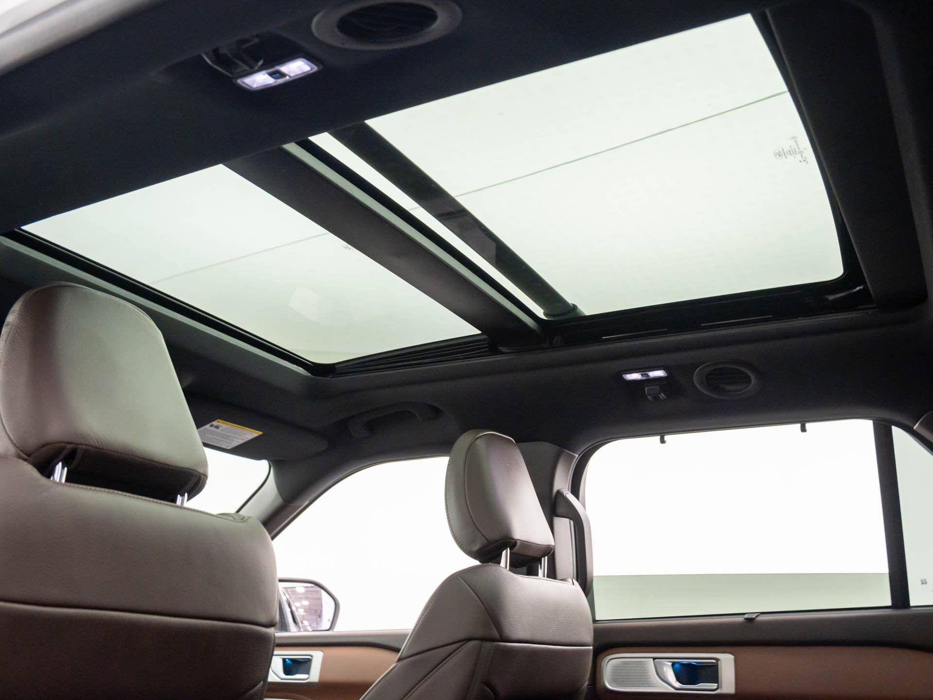 Used 2021 Ford Explorer King Ranch w/ Premium Technology Package image 12