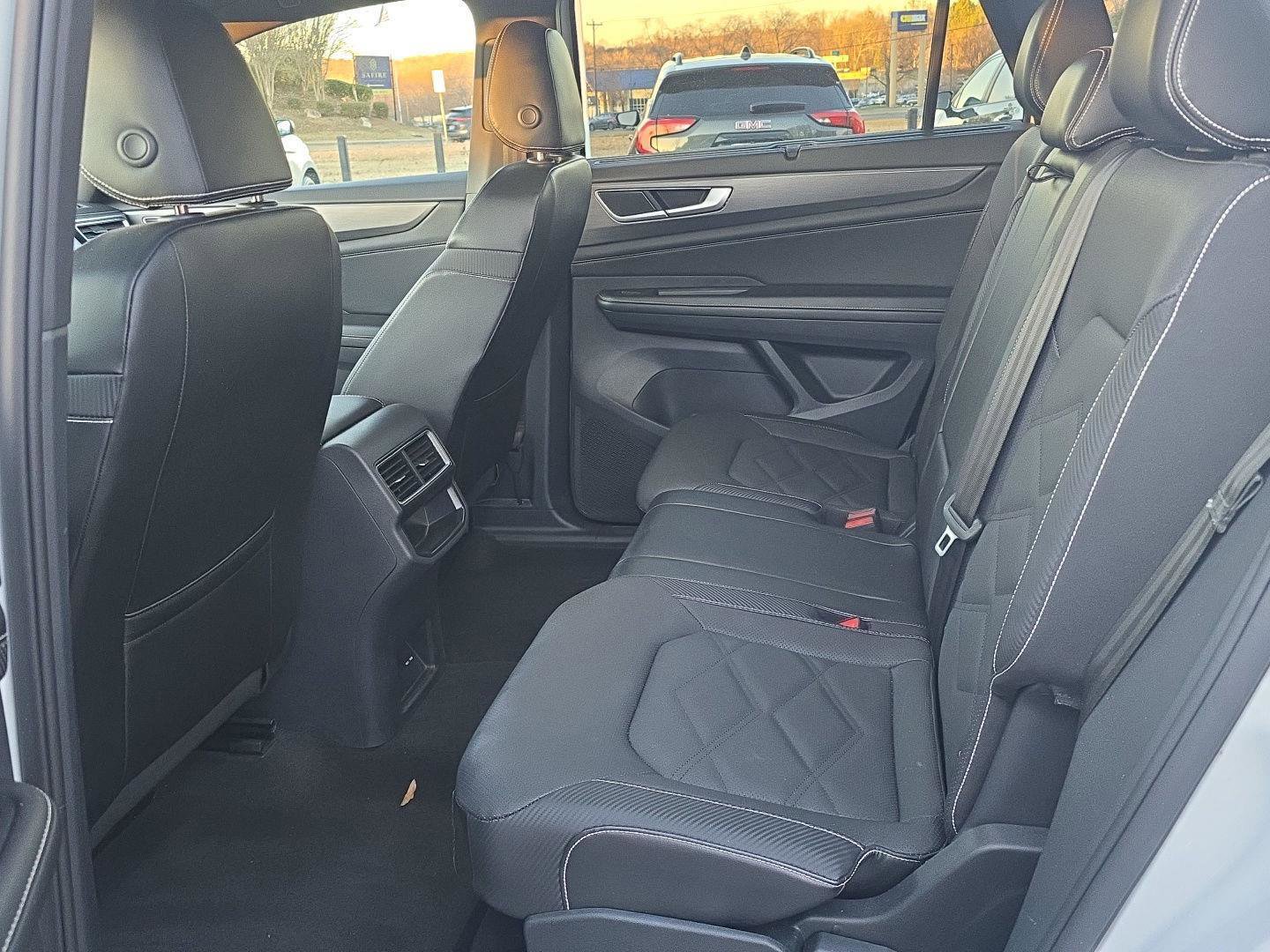 Used 2024 Volkswagen Atlas Cross Sport SE image 10