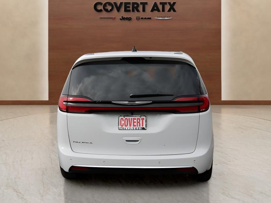 New 2026 Chrysler Pacifica Select image 4