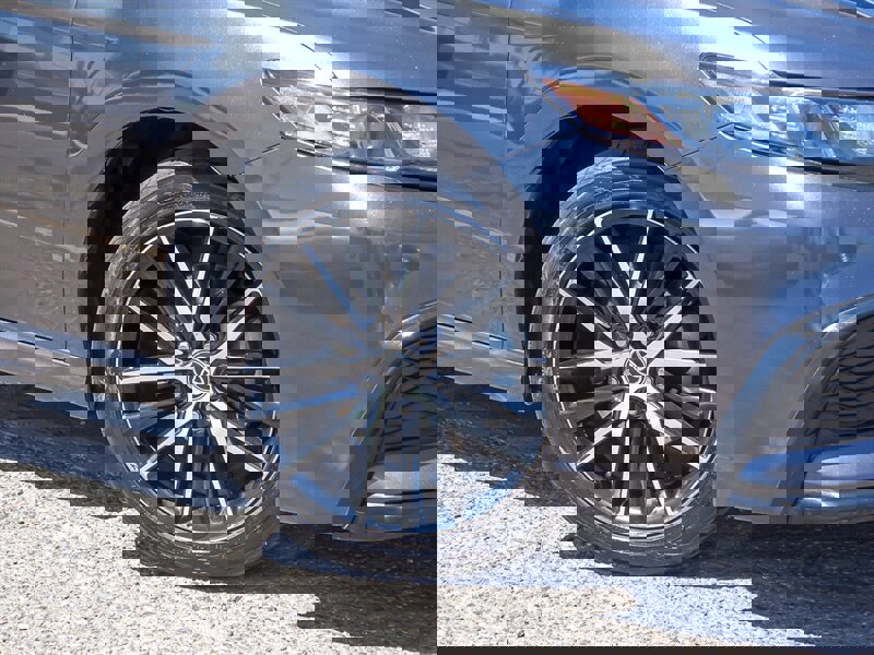 Used 2021 Toyota Camry SE image 4