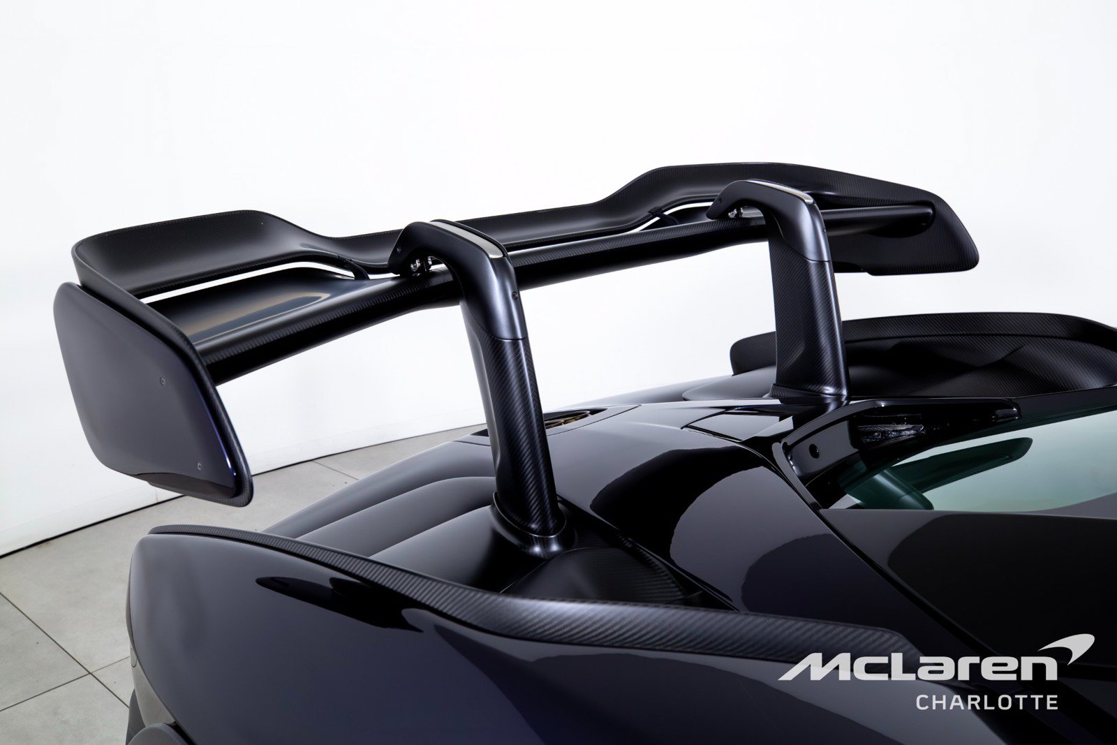 Used 2019 McLaren Senna RWD image 36