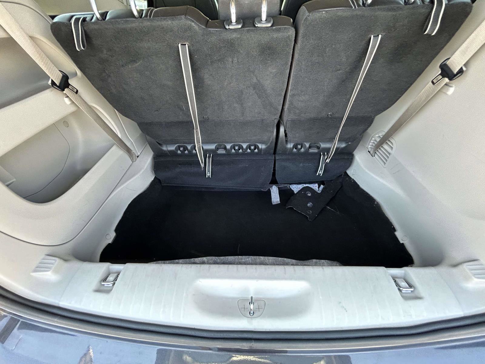 Used 2023 Chrysler Pacifica Touring-L FWD image 16