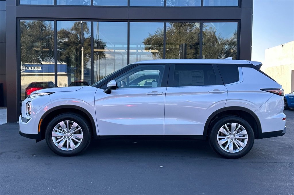 New 2025 Mitsubishi Outlander ES image 8