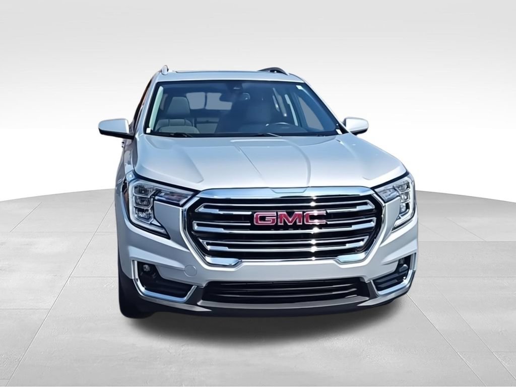 Used 2022 GMC Terrain SLT w/ Infotainment Package II AWD/4WD image 3