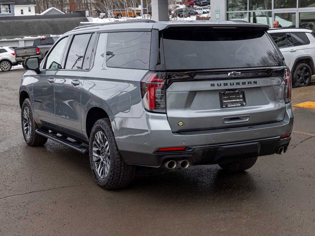 Used 2025 Chevrolet Suburban Z71 image 6