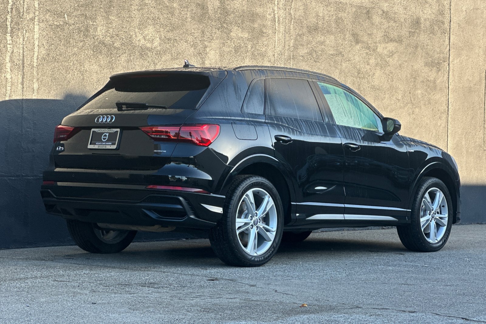 Used 2020 Audi Q3 2.0T Premium w/ Convenience Package AWD/4WD image 2