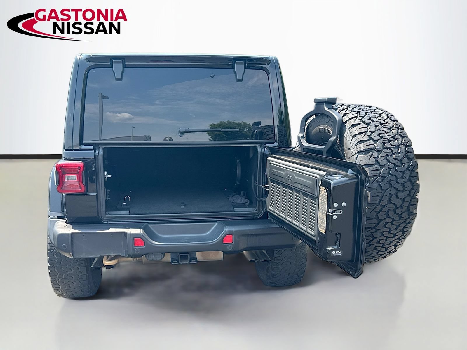 Used 2021 Jeep Wrangler Unlimited Rubicon w/ Dual Top Group AWD/4WD image 35