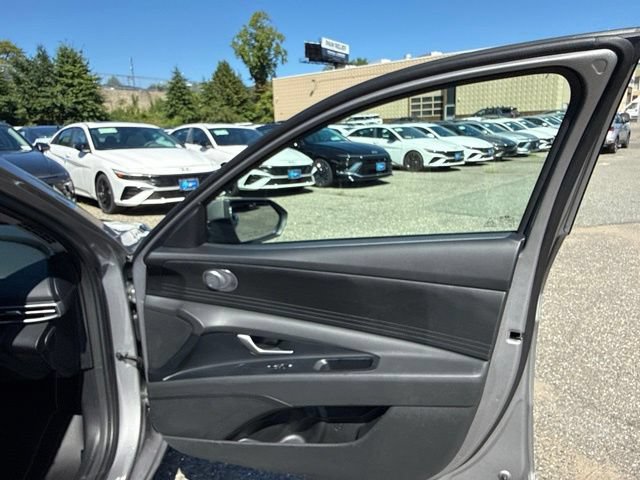 Used 2026 Hyundai Elantra SE FWD image 36