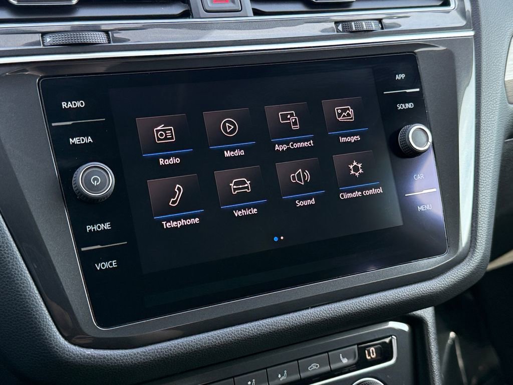 Used 2020 Volkswagen Tiguan SE image 18